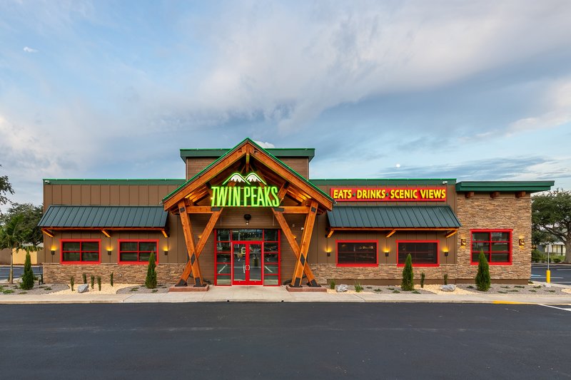 Twin Peaks Pembroke Pines — lodge-style sports bar exterior with rustic decor